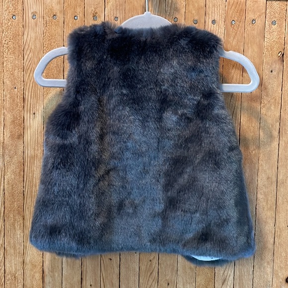 H&M Grey Faux Fur Vest with Star Lining - Toddler/Youth Size 18m - 2y - Picture 7 of 7